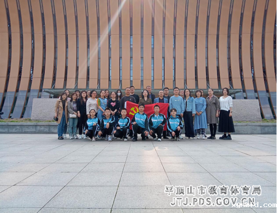 感受历史魅力   凝聚奋进力量—市十一中组织党员和部分学生到市博物馆参观学习(1)163.png